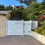 New Contemporary Guest House In Studio City Hills