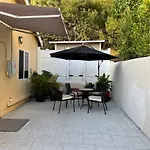 New Contemporary Guest House In Studio City Hills